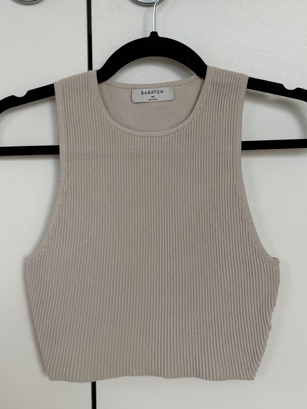 Aritzia Babaton sculpt knit crop top